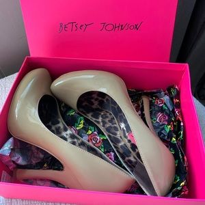 Betsey Johnson nude heels in box!
